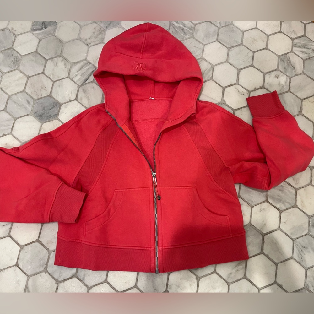 Lululemon scuba cropped hoodie size xs/s

Perfect condition